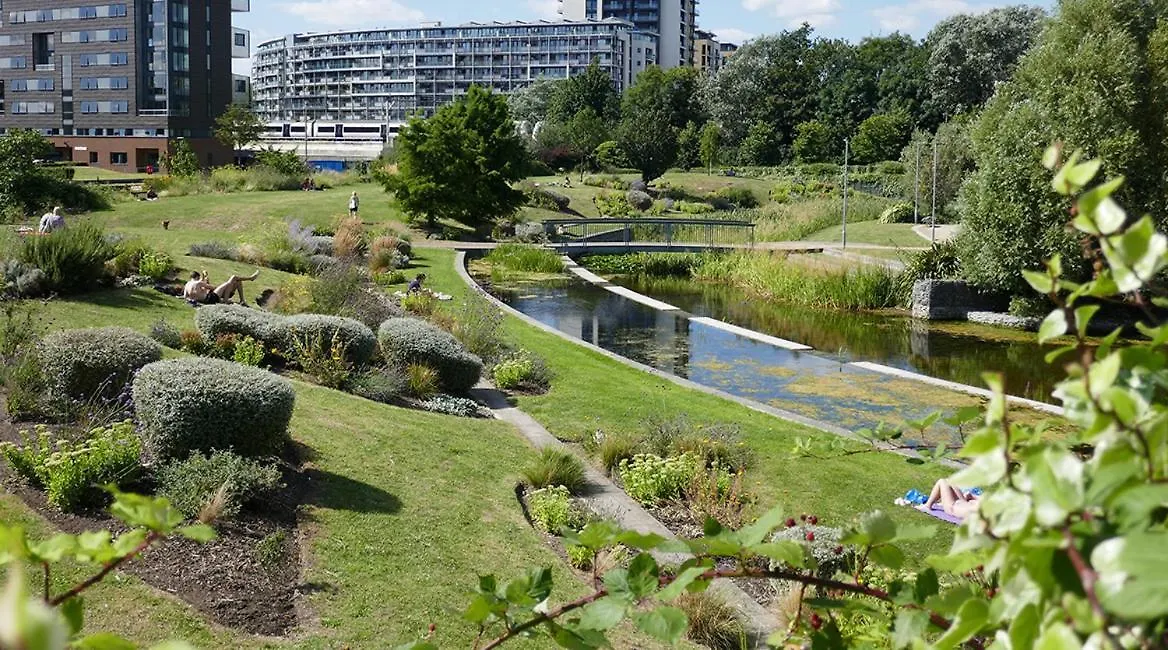 Entire London Apartment Near Canary Wharf